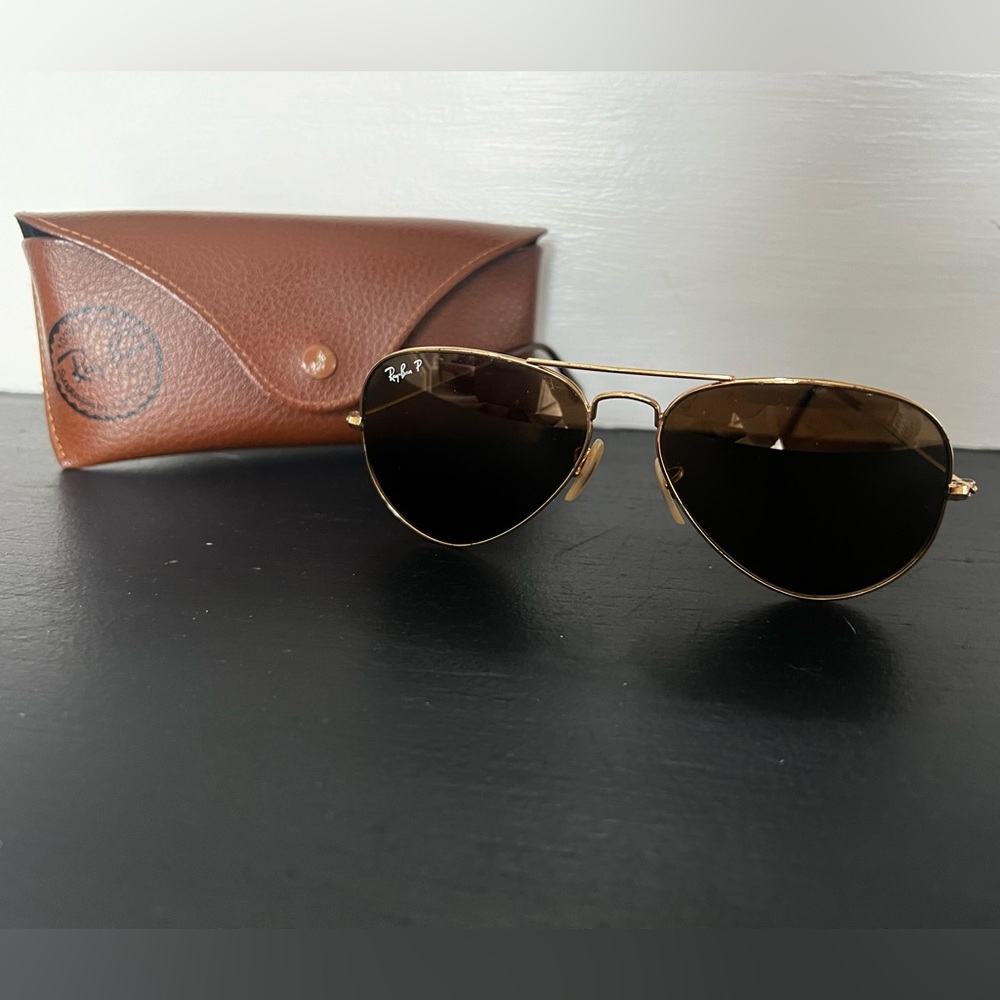 Rayban aviators 3025, excellent condition! Just too big for my face :(